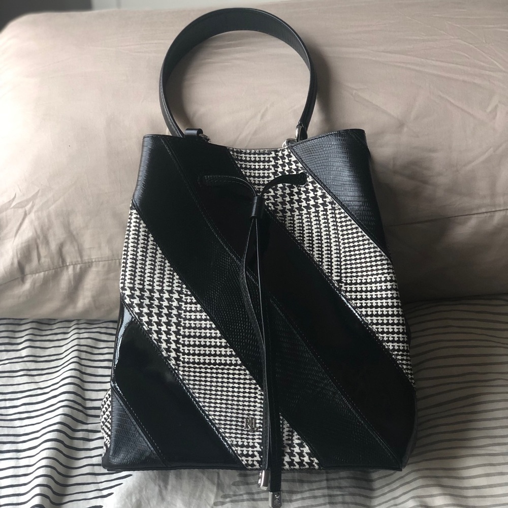🔳 Lauren Ralph Lauren calf’s hair bucket bag 🔲